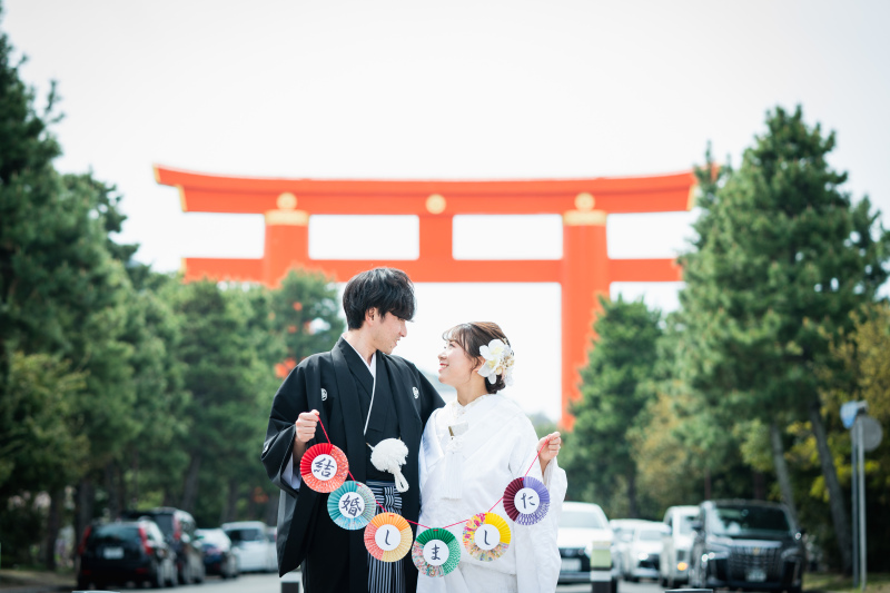 大鳥居を背景に