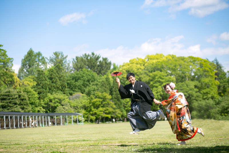 お茶目なポーズも