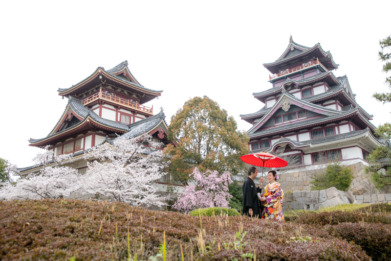 お城がどかんと