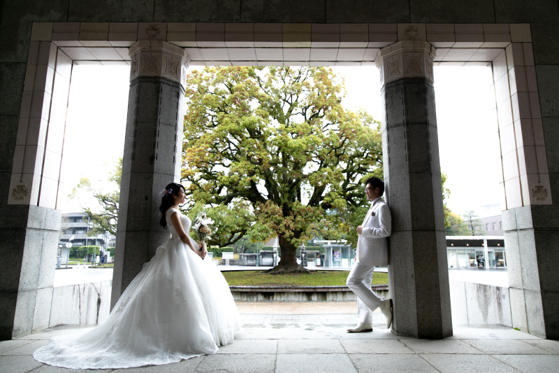 ドレスに着替え京大へ