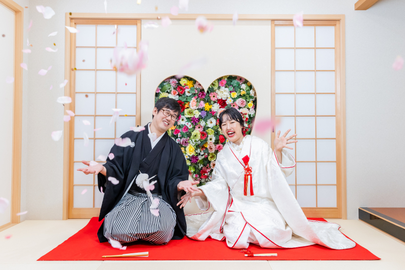 花びら、舞い上がる