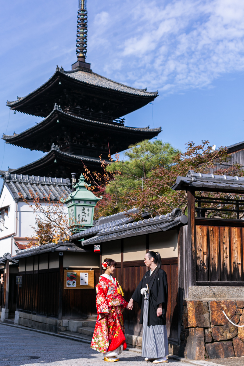 八坂の塔を背景に
