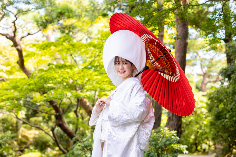 綿帽子をつけて