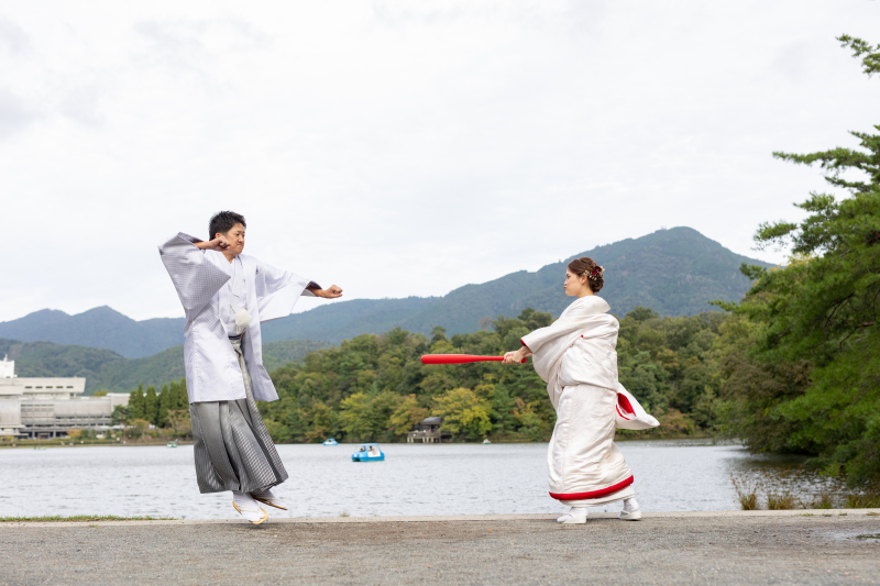 新郎様、飛んでます!