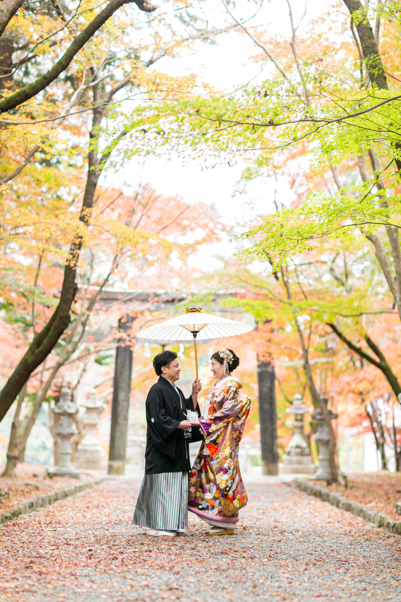 紅葉のトンネルで
