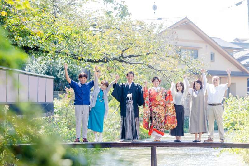 橋の上に勢揃い