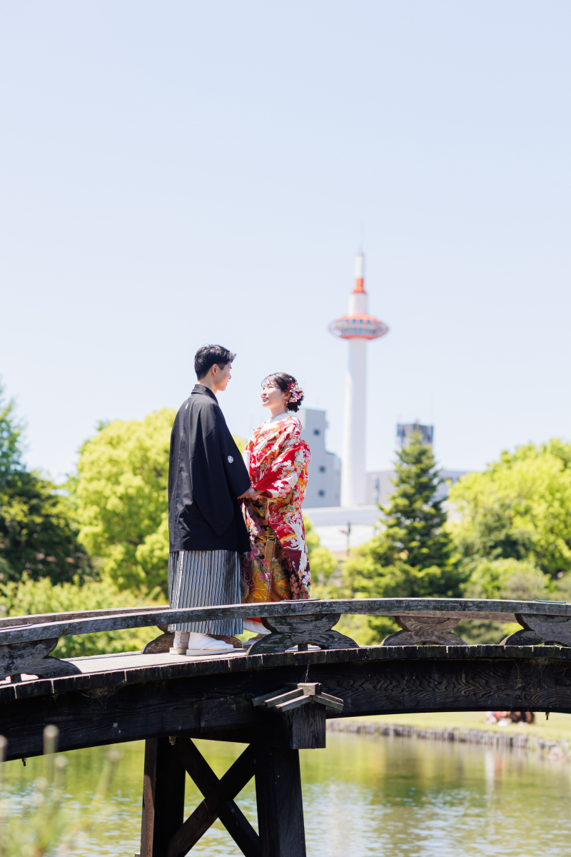 京都タワーが見えるお庭