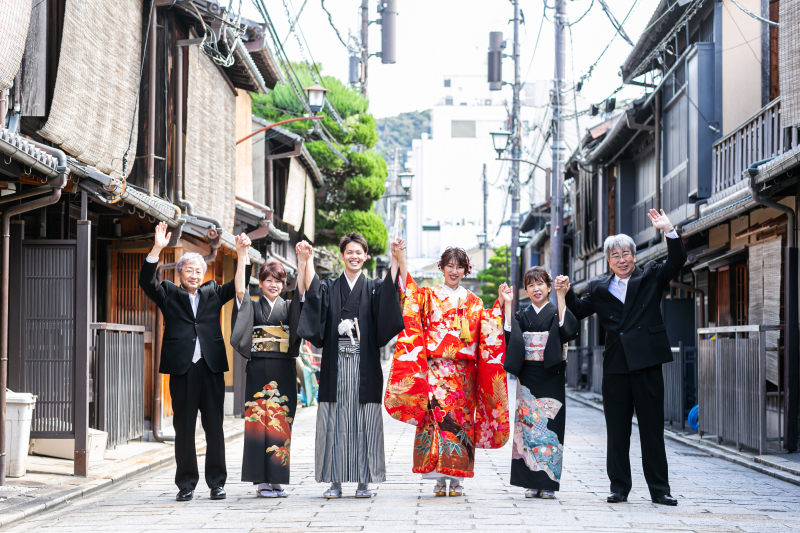 みんなで手をつないで