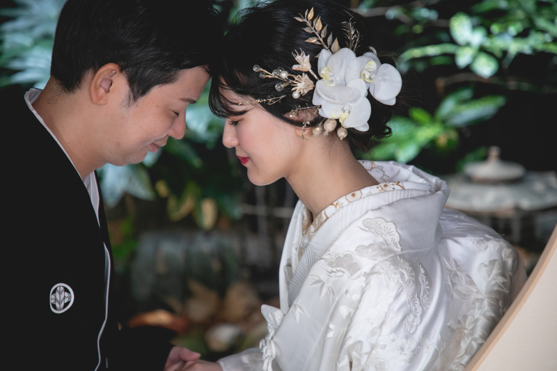 おでこをコツン