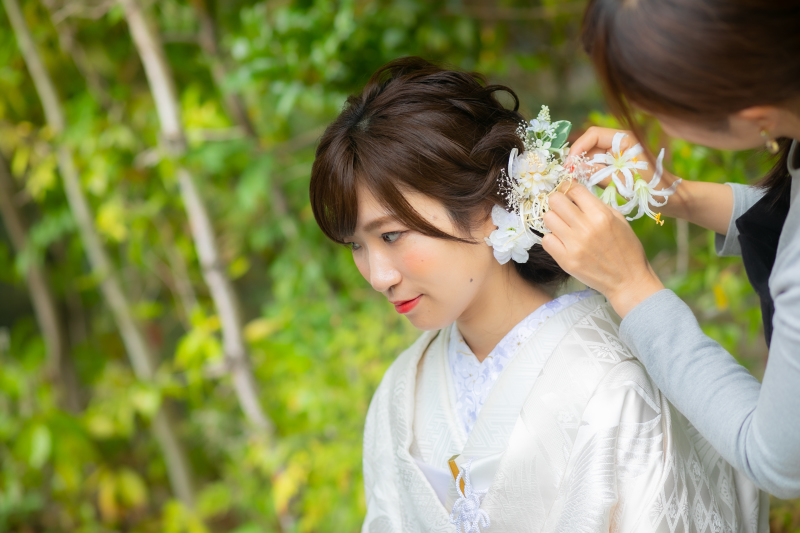 白無垢に架け替え、ヘアパーツも変えます