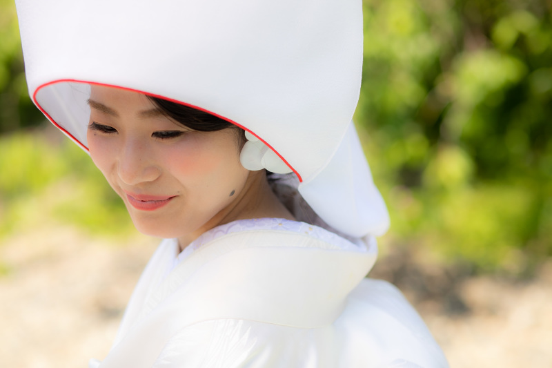 綿帽子をつけて