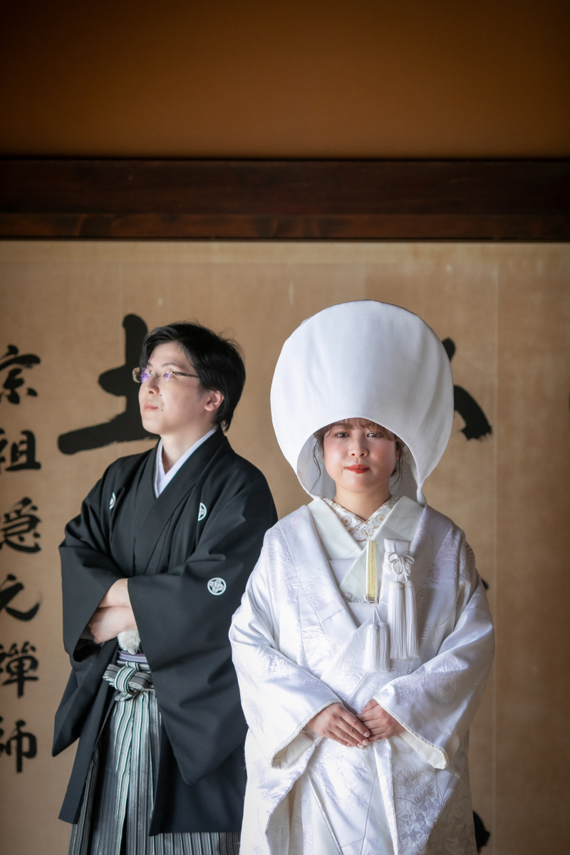 綿帽子をつけて