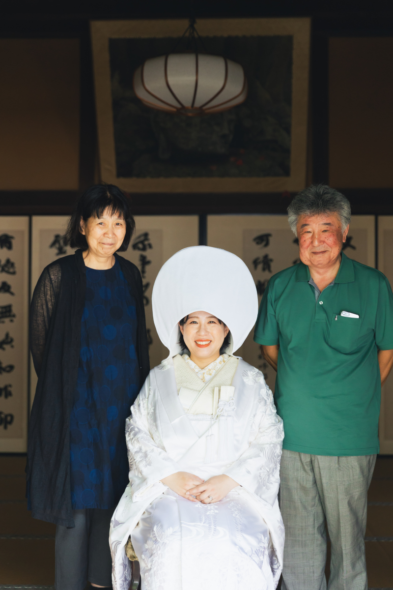 綿帽子をつけて