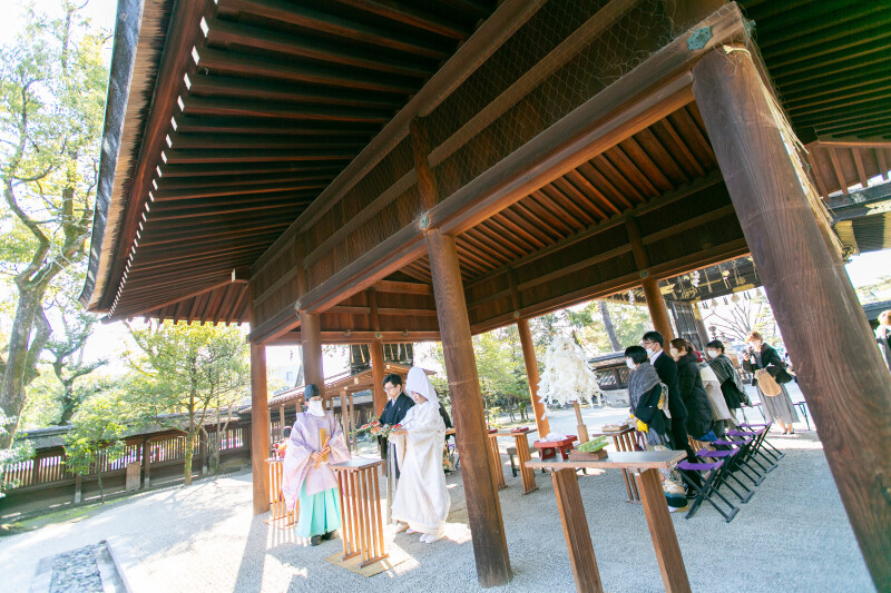 <結婚式プラン>あざ婚☆ロケ撮影+結婚式+食事まで 京都の神社でお気軽に結婚式を!白無垢結婚式+色打掛でロケ 親族列席OK