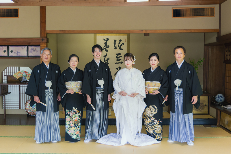 ＜親孝行プラン＞親孝行しませんか？　和装１点　ロケ１ヶ所とあざらし和室撮影付き　両家母様留袖と着付付き　会食も可能