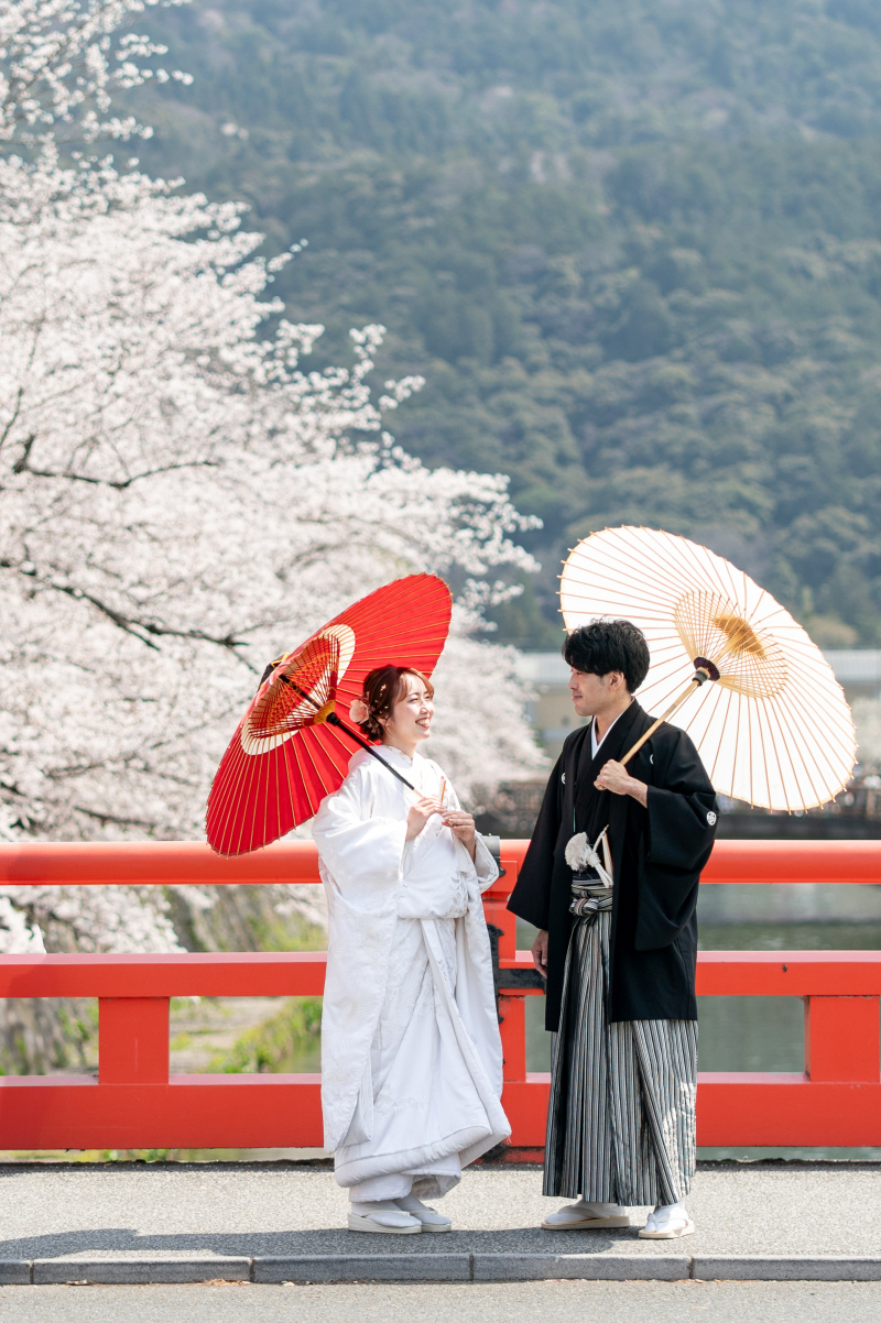 早期予約!<桜シーズン>白無垢色打掛両方☆選べるロケ地2箇所 →145,000円 1月末までに予約 打掛による値上がり無し