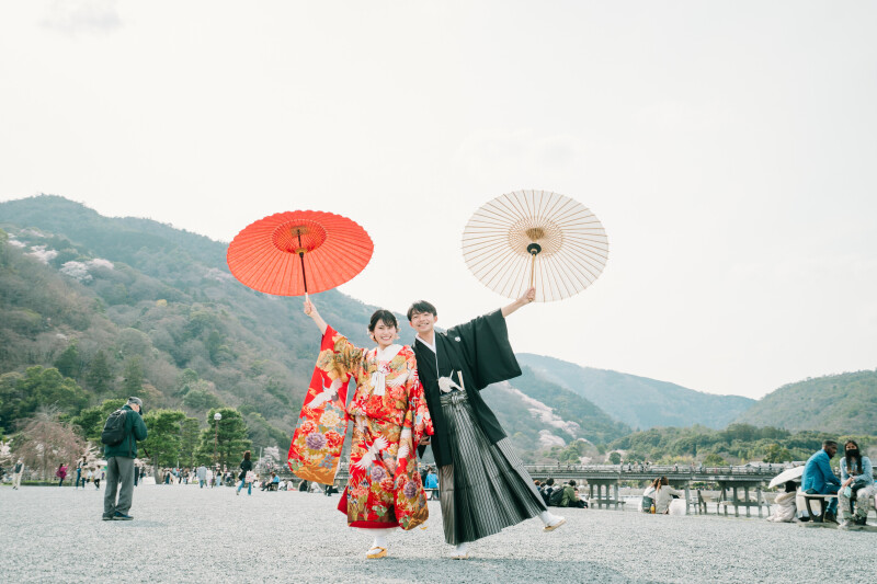 春は目の前3月プラン 白無垢色打掛両方着て お好きな場所2箇所 139,800円 3月1日〜3月21日まで