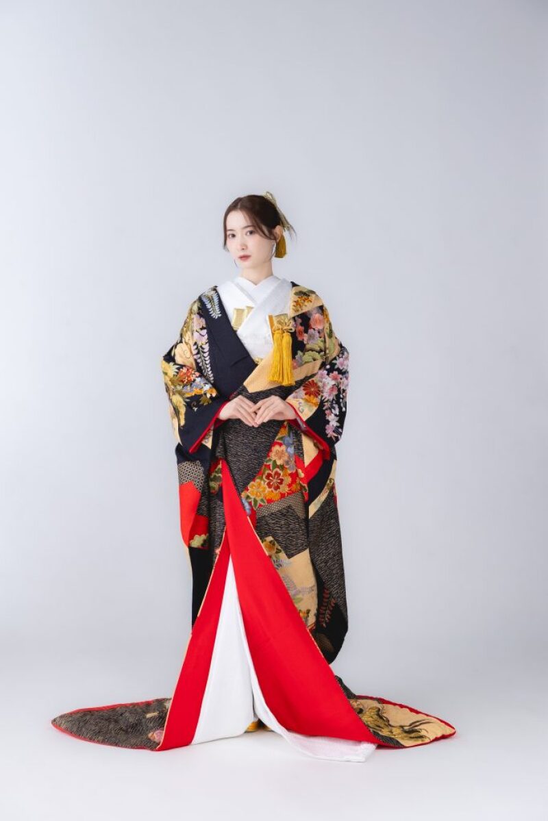 総刺繍草花複合文