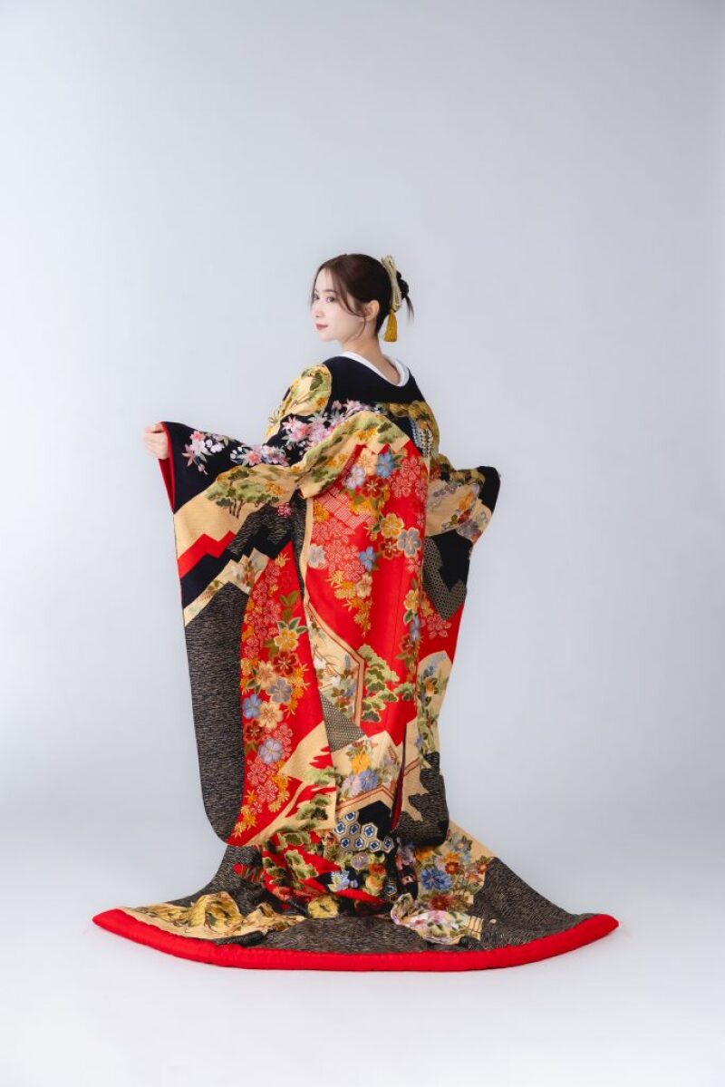 総刺繍草花複合文