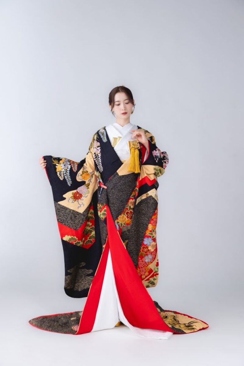 総刺繍草花複合文