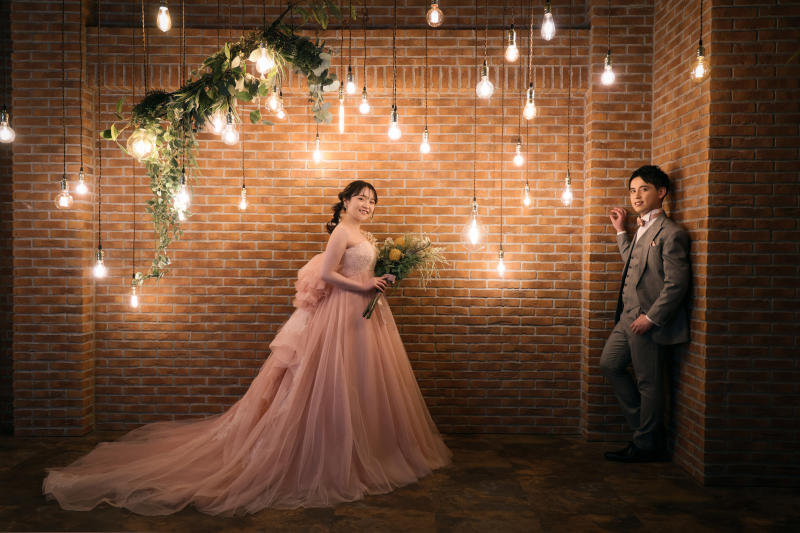 煌びやかなライトに照らされて