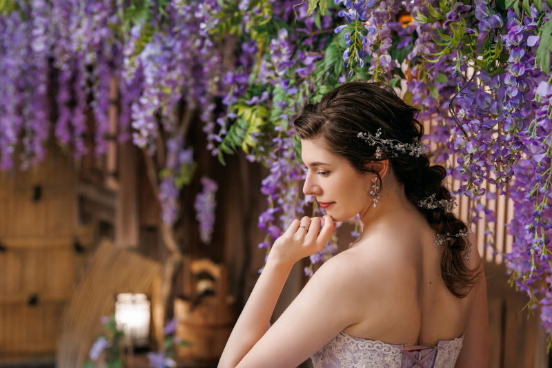 藤の花に合わせたラベンダーの衣裳で