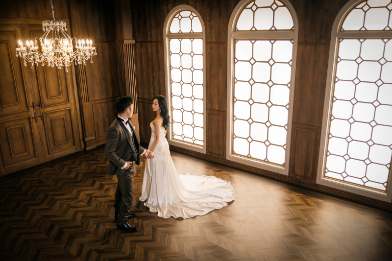 窓辺に広がる軽やかな動き