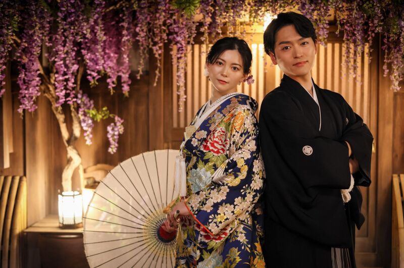 背中合わせで魅せる凛とした和姿