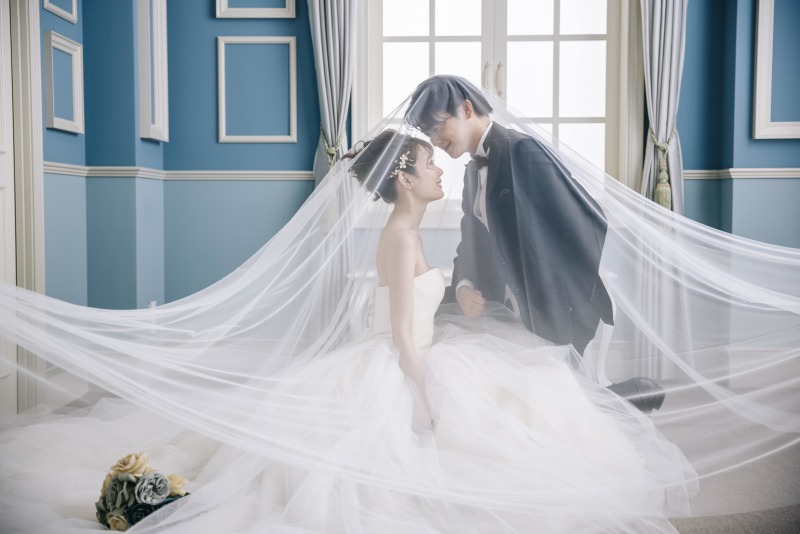 ベールに包まれて