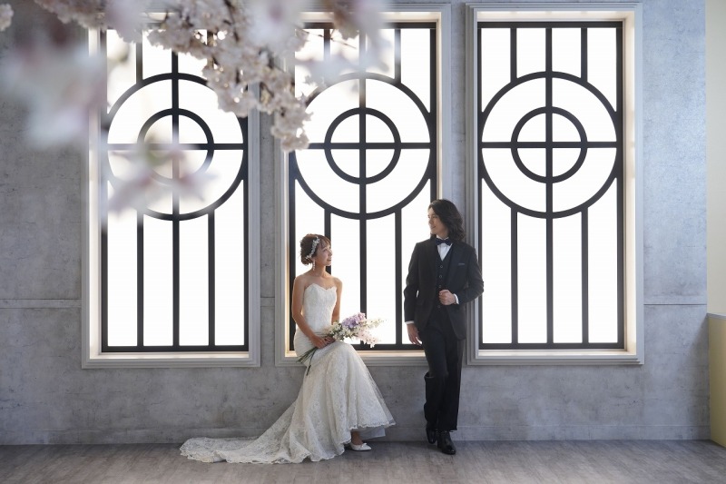 光の差し込む窓辺で