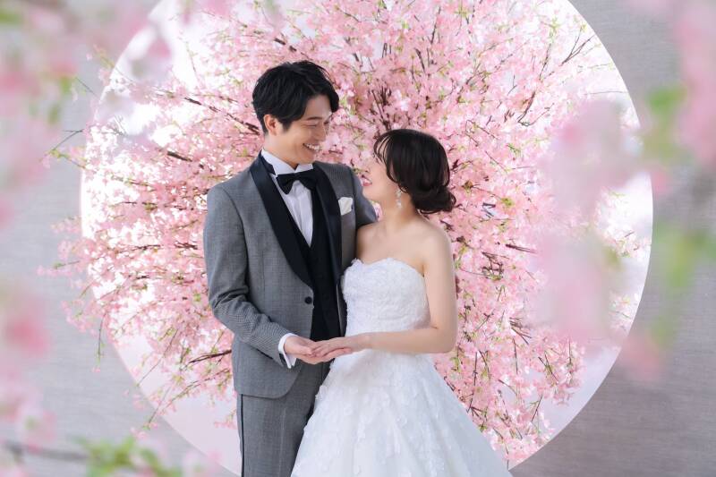 柔らかな花越しの距離感