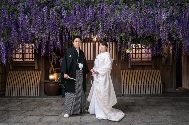 藤の花が彩る情緒豊かな和空間