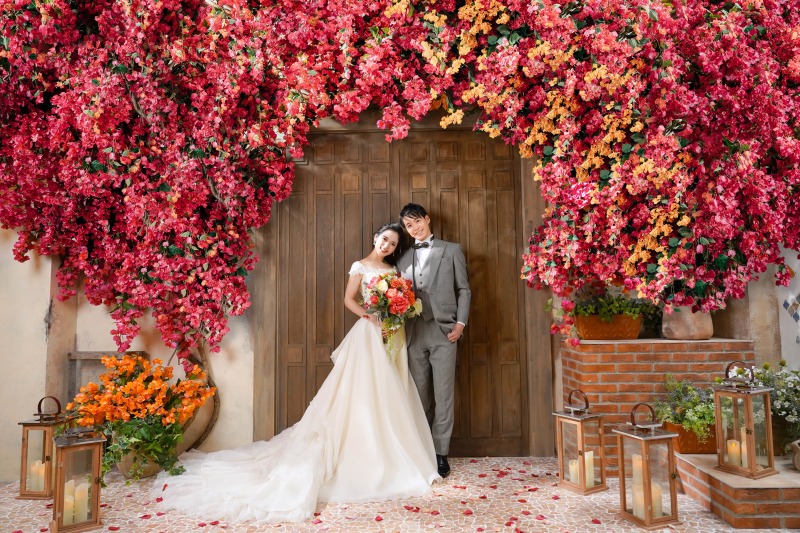 ブーゲンビリアのゲートの下で