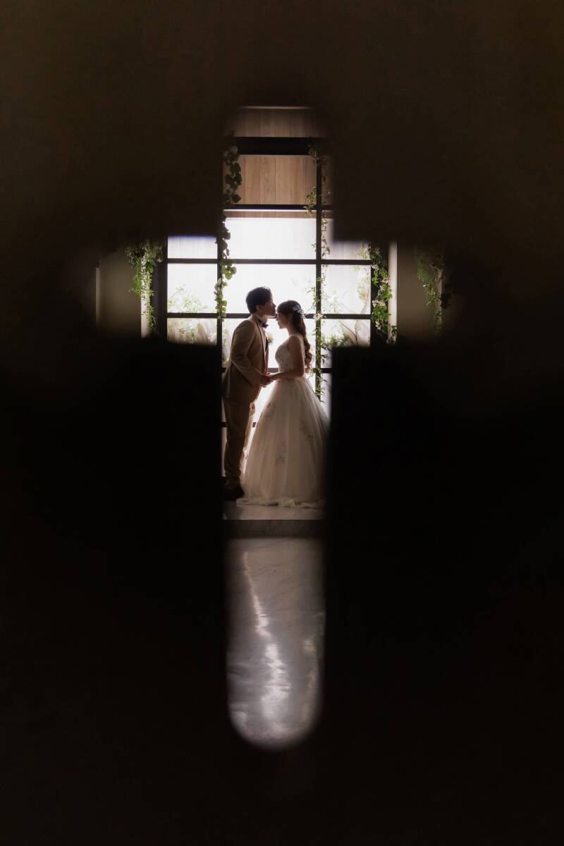 かすかな仕草の奥行き