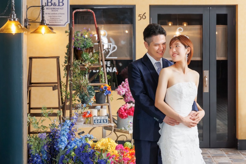 カフェのある街角で