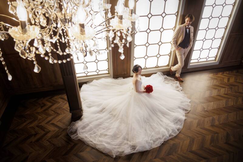 静けさに添うドレスの広がり