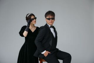 シックなブラックドレスと伝統美漂う白無垢で魅せるスタジオフォト