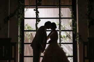 写真の余白に、ふたりの佇まいがやわらかくしみ込んでいくような6枚