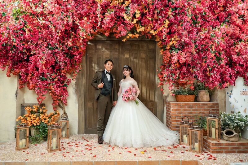 華やかなお花に囲まれたテラス風ロケーション