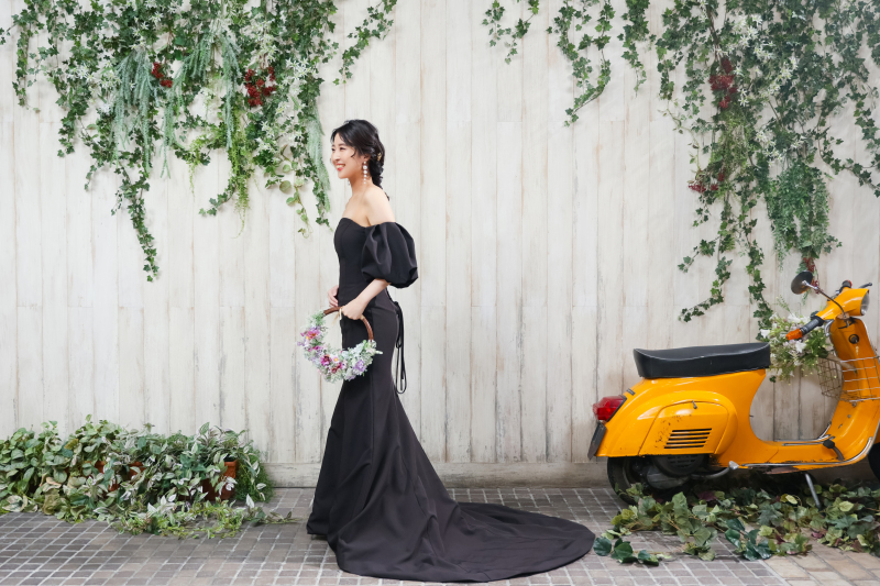 流行りのブラックドレス