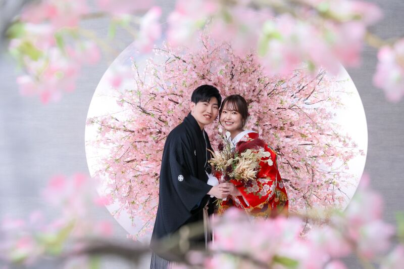 満開の桜に包まれる華やかな和装撮影