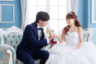 やわらかな仕草と整った距離感