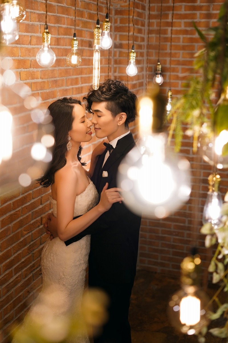 幻想的なランプの隙間から