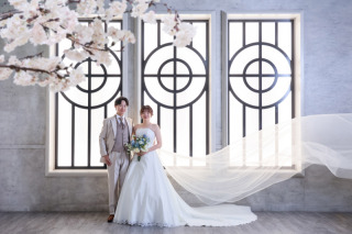 光と花に包まれたスタジオで、やわらかな時間を写した一日