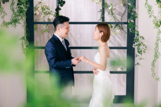 グリーン溢れるチャペルで愛の誓い