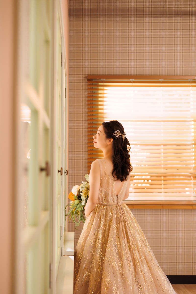 夕暮れ時に静かに佇む