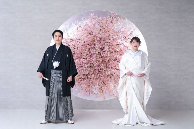 満開の桜背景で残す和装姿