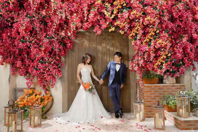 繋がれた手を見つめて