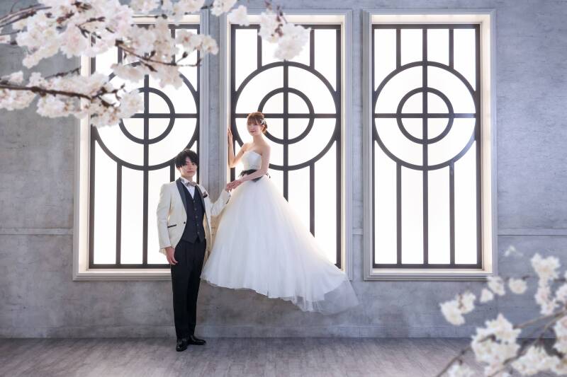 並んだ足元と光の粒