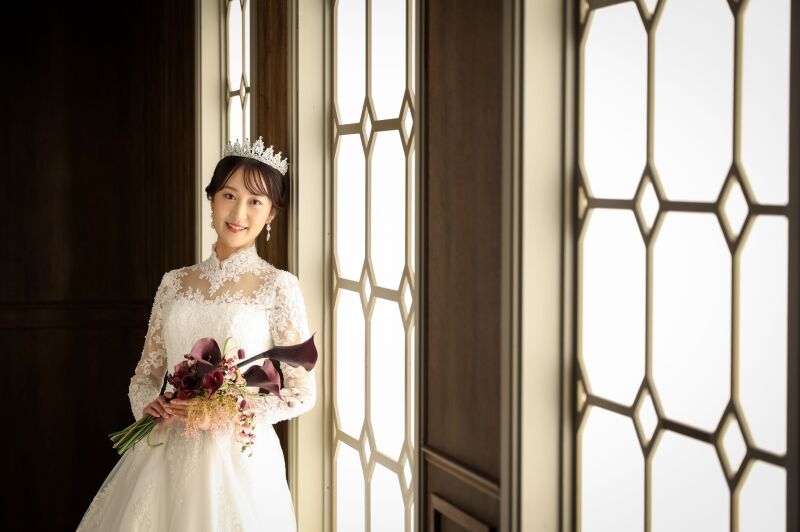華やかなティアラと微笑むご新婦様